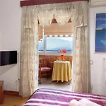 شقة τρίτου ορόφου στην δαύλεια με θέα *