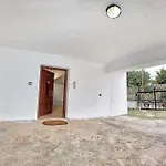 شقة τρίτου ορόφου στην δαύλεια με θέα