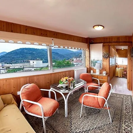 τρίτου ορόφου στην δαύλεια με θέα