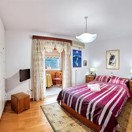 Apartment τρίτου ορόφου στην δαύλεια με θέα *