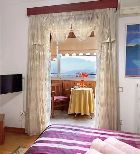 Apartment τρίτου ορόφου στην δαύλεια με θέα *