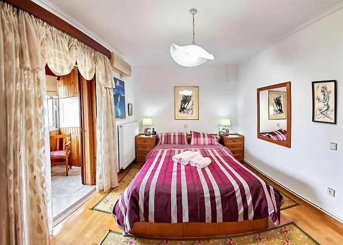 τρίτου ορόφου στην δαύλεια με θέα *